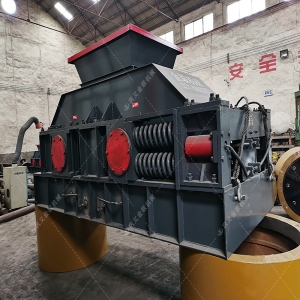 2PG1007型半自動對輥破碎機(jī)設(shè)備發(fā)貨圖片