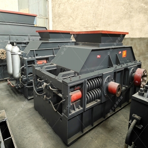 2PG1000X700連軸式對輥破碎機(jī)發(fā)貨圖片_發(fā)往廣東湛江_玄武巖制砂