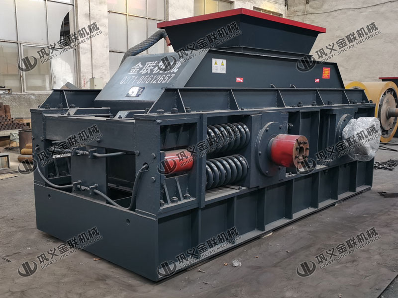 對輥細碎機要注意哪些細節(jié)，運轉(zhuǎn)靠什么？