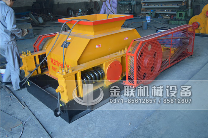 雙齒輥破碎機(jī)安裝、試機(jī)時(shí)都有哪些注意事項(xiàng)？