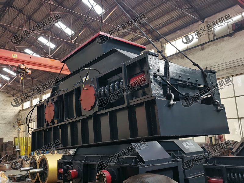 液壓對(duì)輥破碎機(jī)相較于彈簧對(duì)輥破碎機(jī)有什么區(qū)別呢？