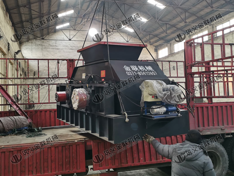 液壓對(duì)輥破碎機(jī)相較于彈簧對(duì)輥破碎機(jī)有什么區(qū)別呢？