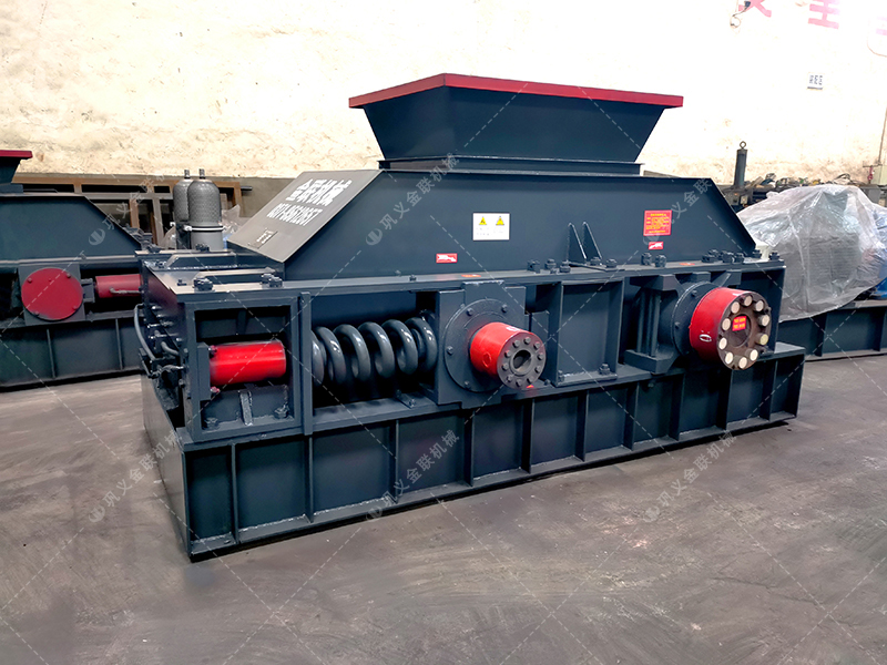 處理玄武巖、鵝卵石成沙的小型對(duì)輥制砂機(jī)產(chǎn)量多大？