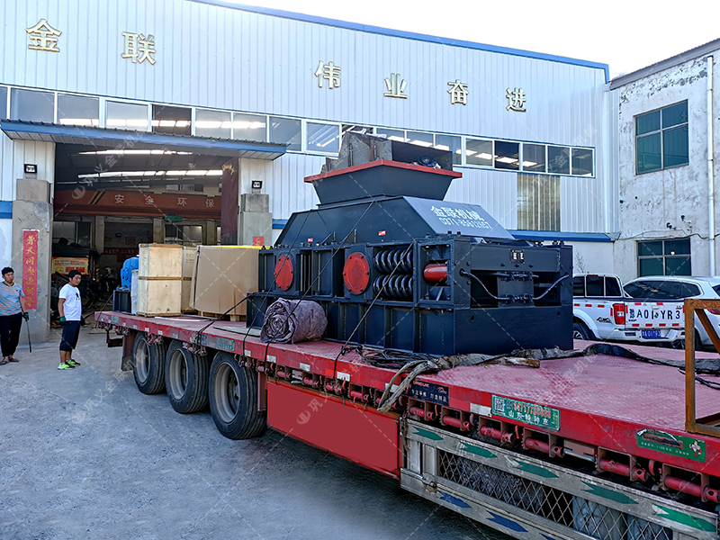 2PG1000x700型直連式液壓對輥制砂機發(fā)往新疆