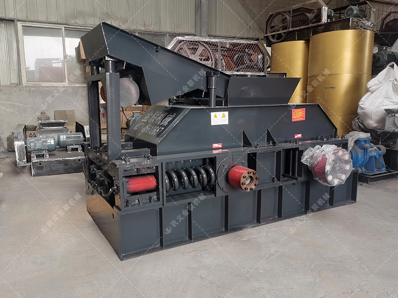 2PG0806彈簧式對輥制砂機(jī)-對輥破碎機(jī)發(fā)往河南