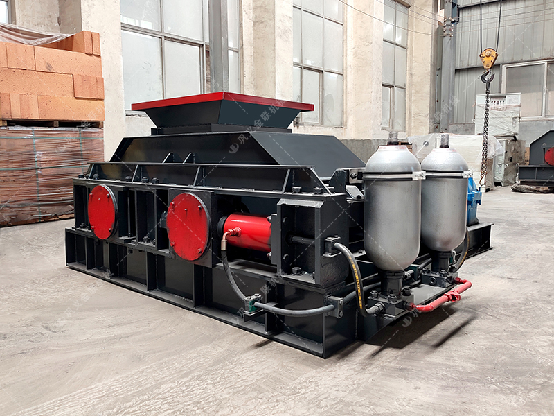 中型制砂機-液壓對輥制砂機設(shè)備發(fā)貨圖片
