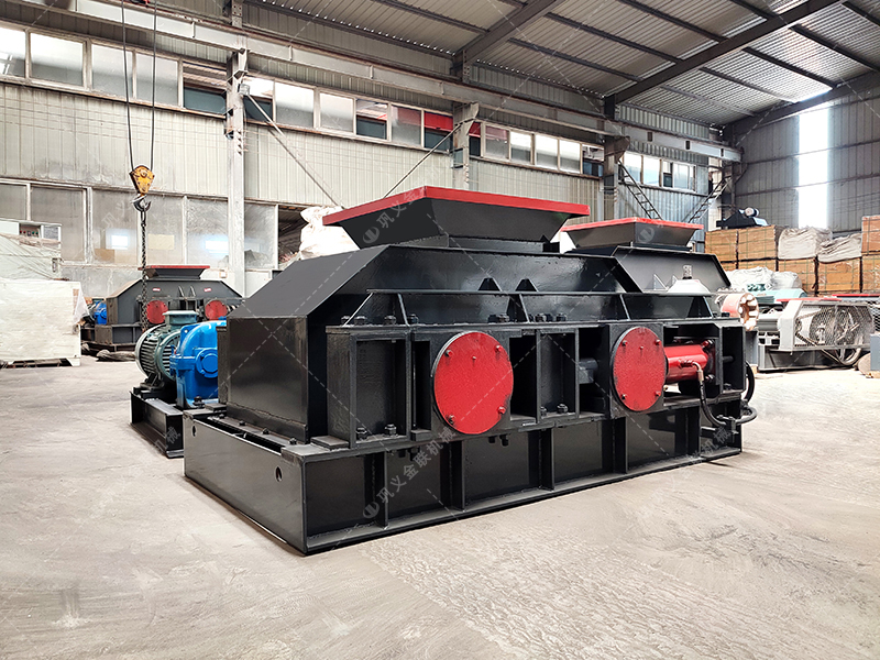 中型制砂機-液壓對輥制砂機設(shè)備發(fā)貨圖片