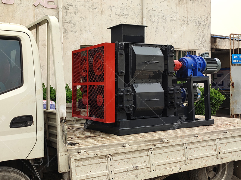 客戶定做4PGT0404小型四輥破碎機(jī)發(fā)貨圖片 發(fā)往山東