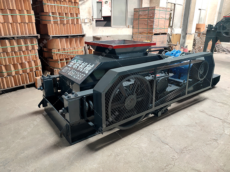 2PG400x400對(duì)輥破碎機(jī)發(fā)貨圖片_發(fā)往福建泉州_破碎瓜子石