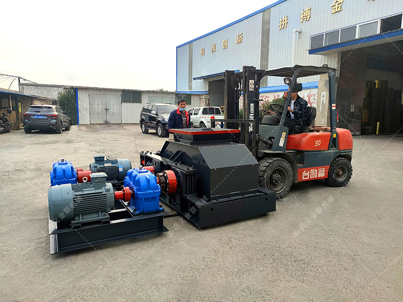 2PG800x600對輥破碎機發(fā)貨圖片_發(fā)往貴州貴陽_破碎鵝卵石