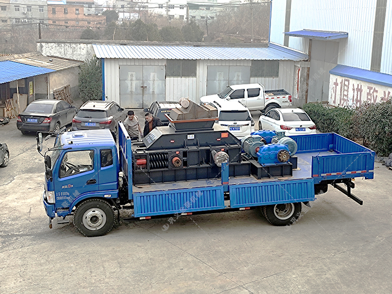 2PG1200X800連軸式對輥破碎機發(fā)貨圖片_發(fā)往四川綿陽_鵝卵石制砂