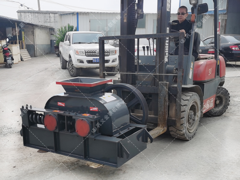 2PGC400*250小型雙齒輥破碎機發(fā)貨圖片_發(fā)往浙江海寧_破碎礦石