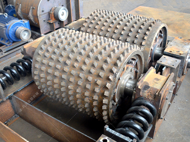 煤矸石雙齒輥破碎機(jī)產(chǎn)能多少？多少錢？