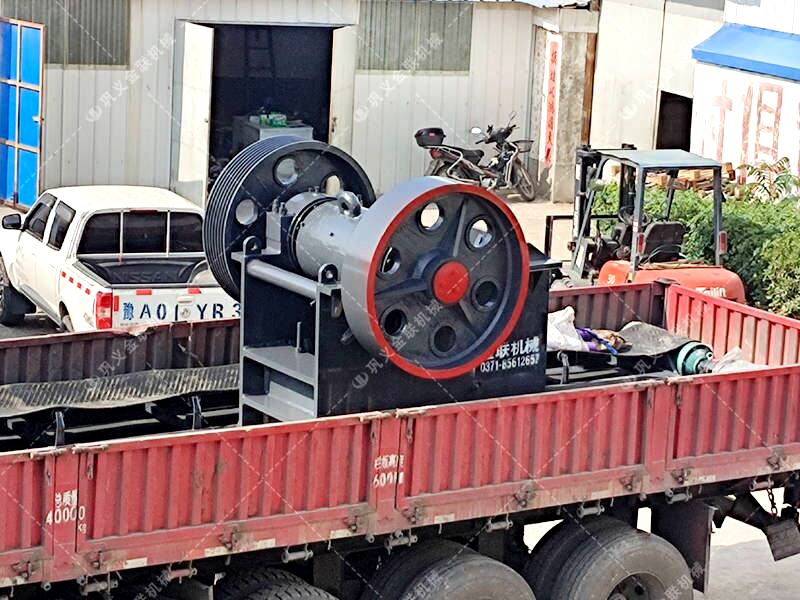 顎破與對輥破碎機(jī)：哪種更節(jié)省地將石頭破碎成石子？