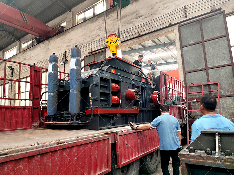 顎破與對輥破碎機(jī)：哪種更節(jié)省地將石頭破碎成石子？