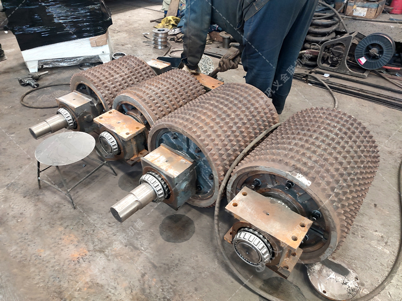 齒輥式破碎機(jī)在煤矸石資源化利用中扮演什么角色？